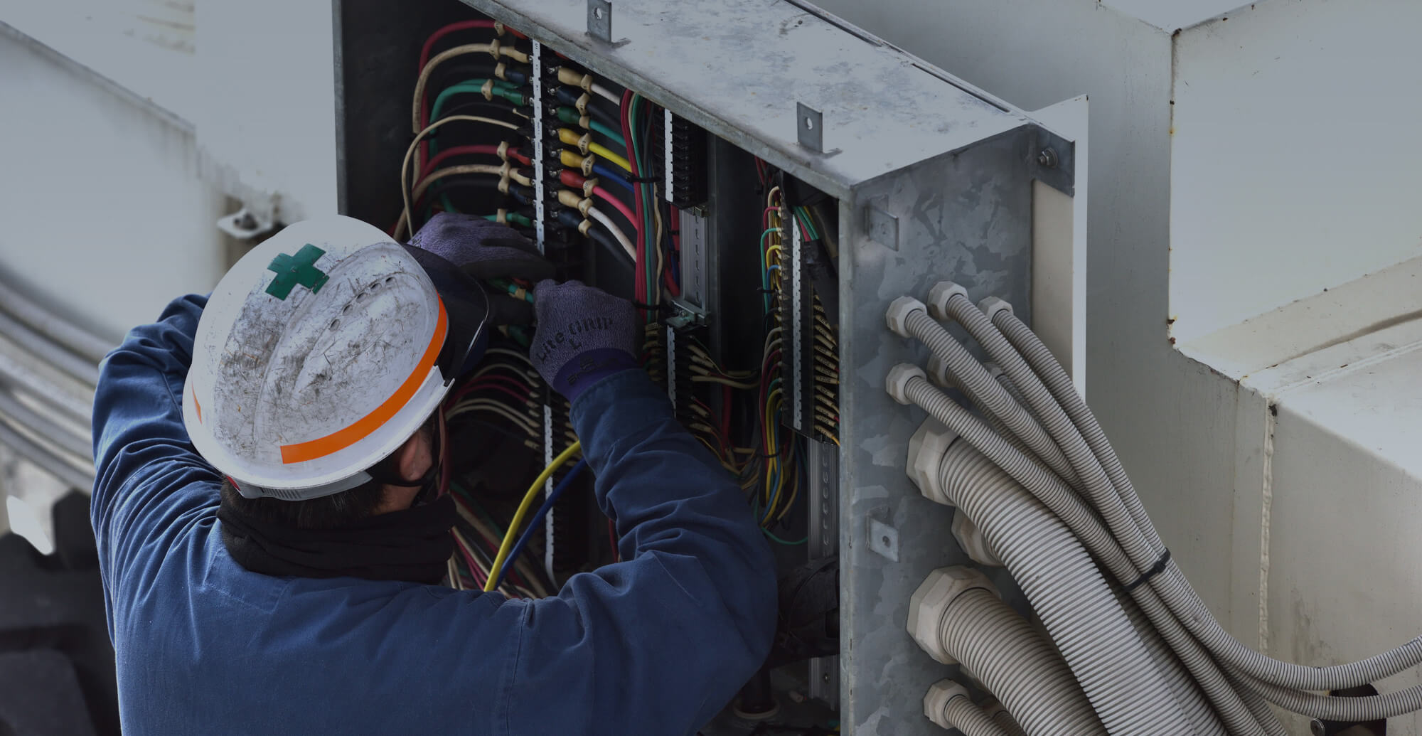 未来を照らす、確かな施工を 長年の技術と信頼がここに